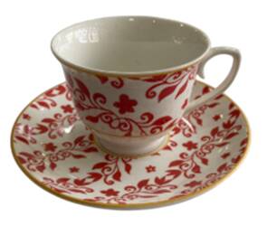 YAPRAK DESENLİ KAHVE FİNCANI KIRMIZI