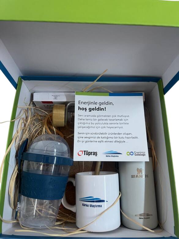 KUTULU HOŞ GELDİN SETİ (KUPA, MATARA, STANLEY TERMOS, KALEM, DEFTER, YOĞURT KABI, LAPTOP YÜKSELTİCİ)